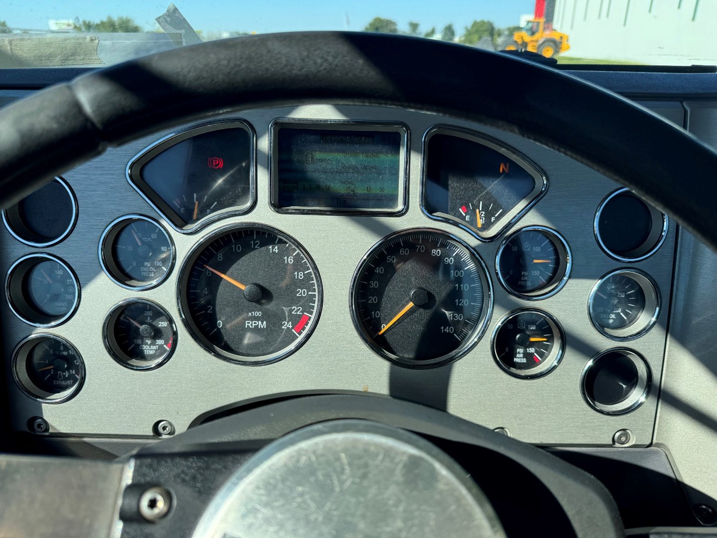 2018 MACK CXU613 - USED TRUCKS DAY CAB - image 15